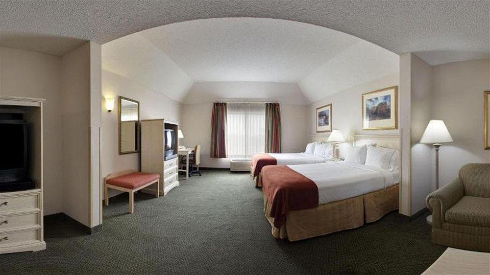 Holiday Inn Express Fremont By Ihg Exterior photo