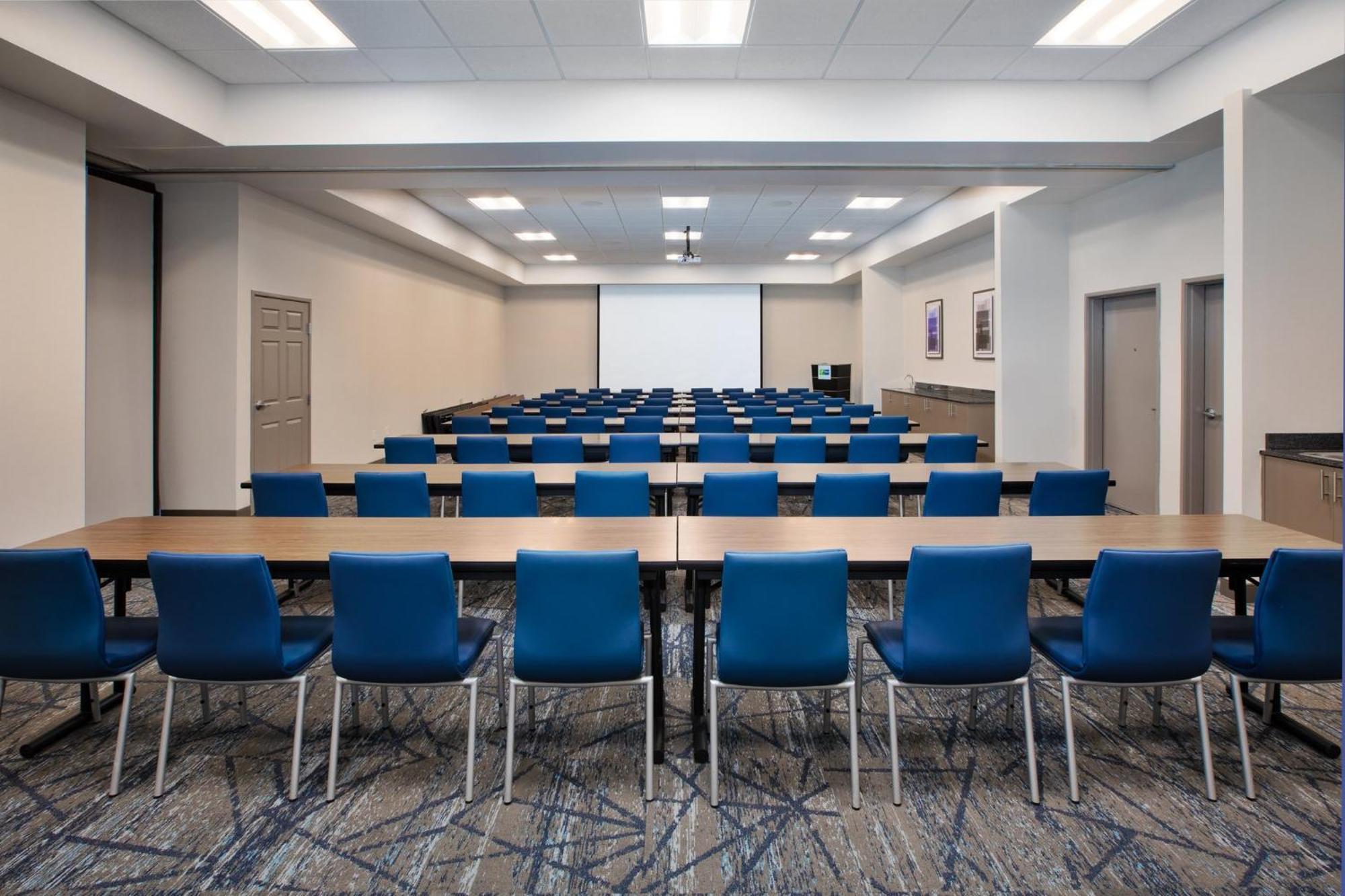 Holiday Inn Express Fremont By Ihg Exterior photo
