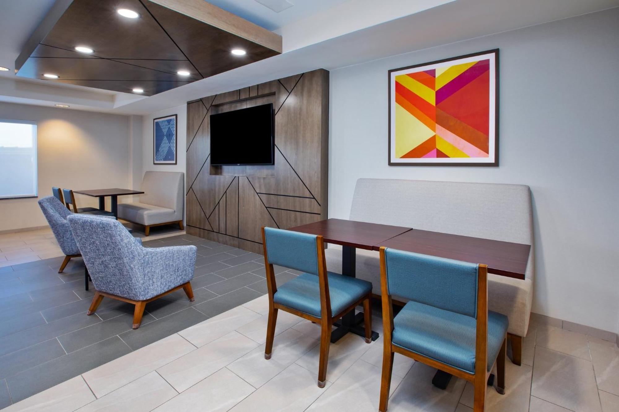 Holiday Inn Express Fremont By Ihg Exterior photo