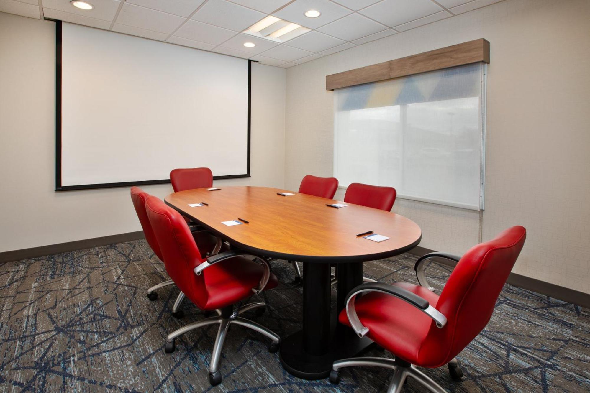 Holiday Inn Express Fremont By Ihg Exterior photo