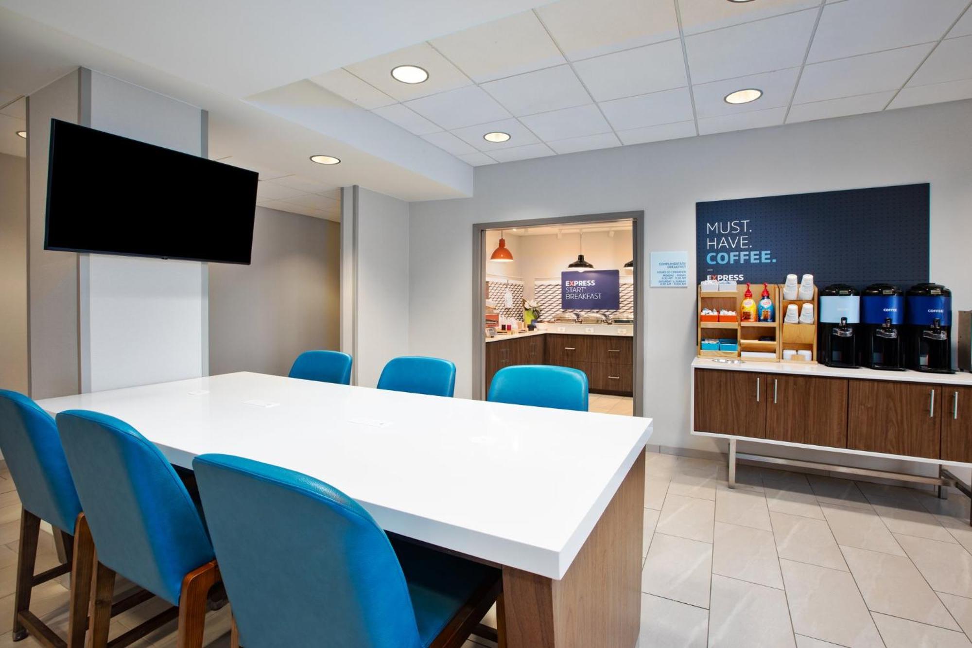 Holiday Inn Express Fremont By Ihg Exterior photo