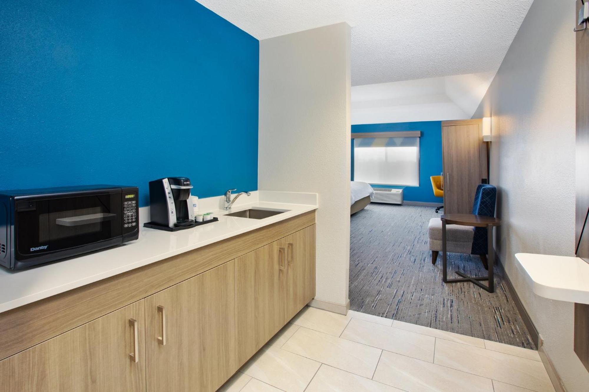 Holiday Inn Express Fremont By Ihg Exterior photo