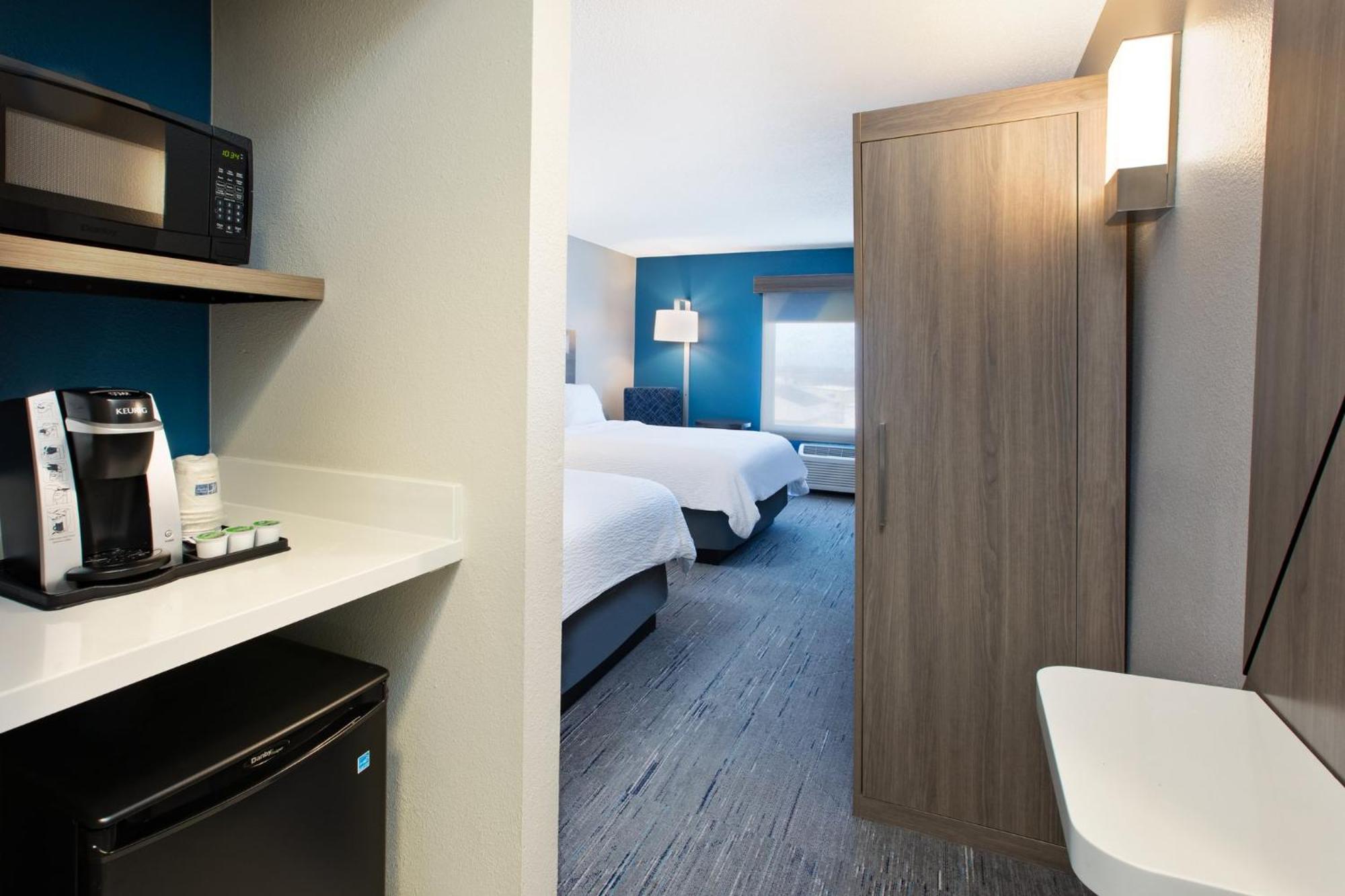Holiday Inn Express Fremont By Ihg Exterior photo