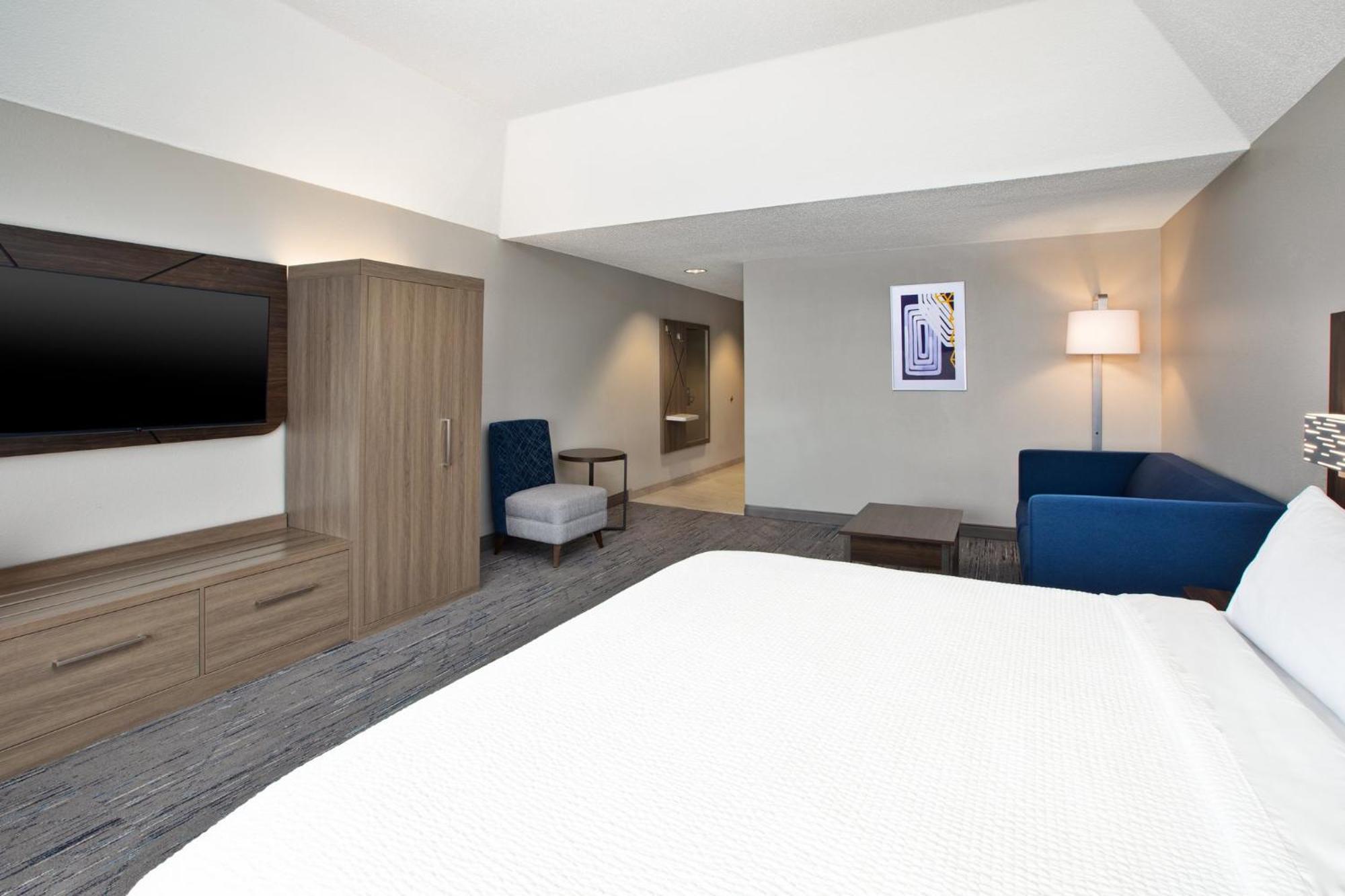 Holiday Inn Express Fremont By Ihg Exterior photo