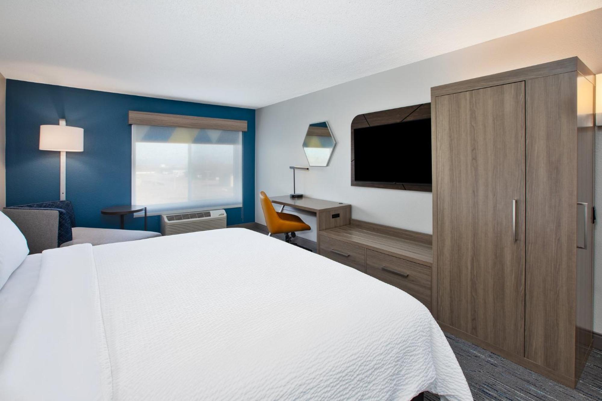 Holiday Inn Express Fremont By Ihg Exterior photo