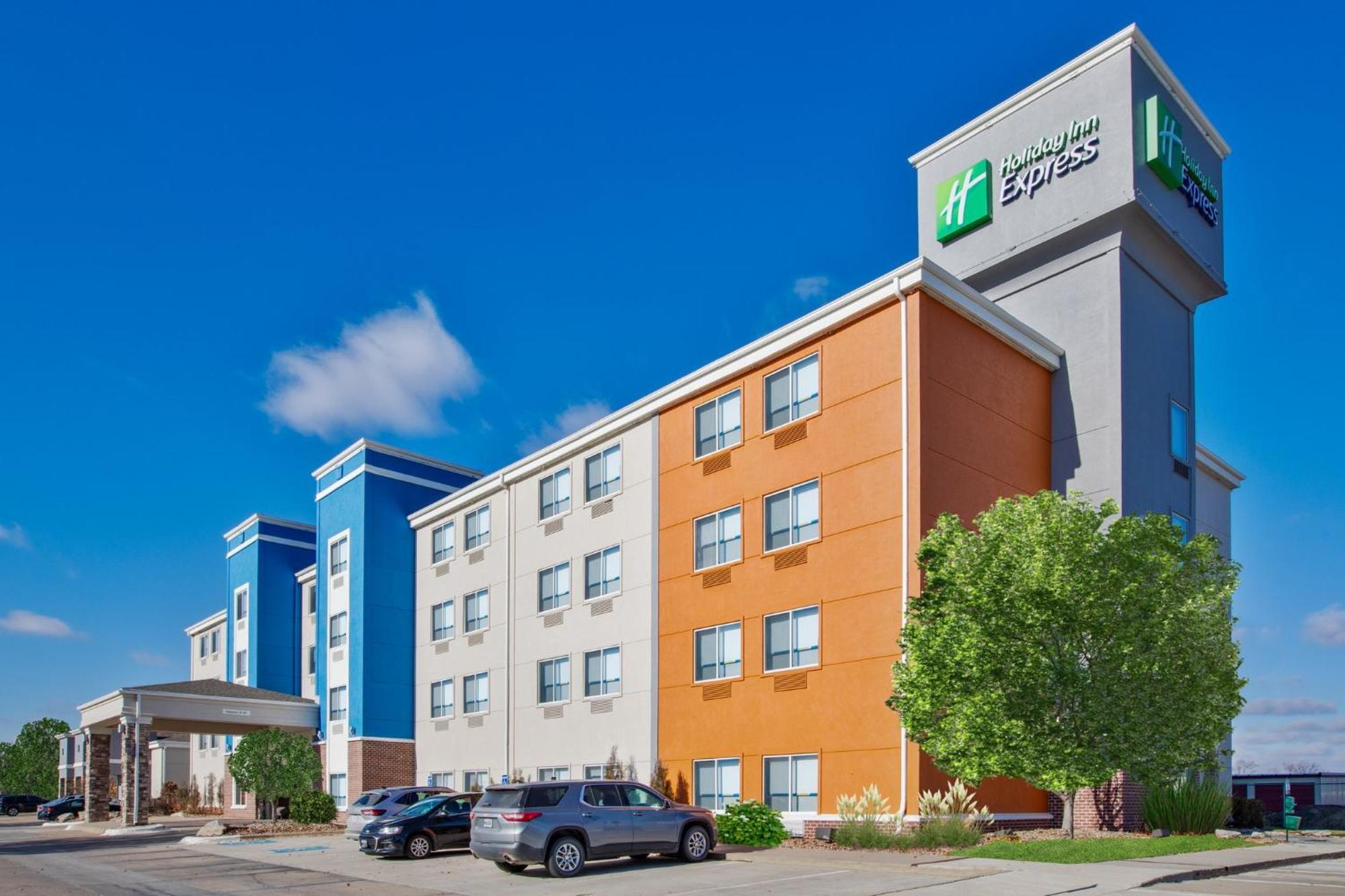 Holiday Inn Express Fremont By Ihg Exterior photo