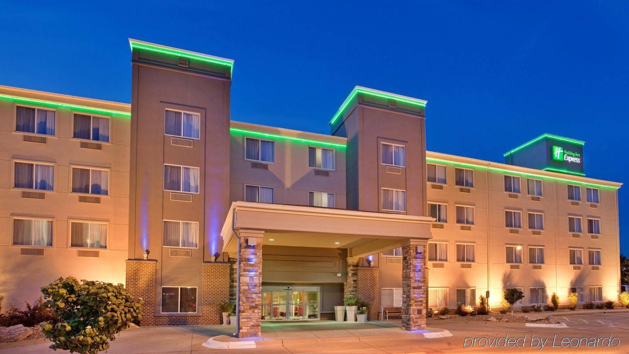 Holiday Inn Express Fremont, An Ihg Hotel Exterior photo